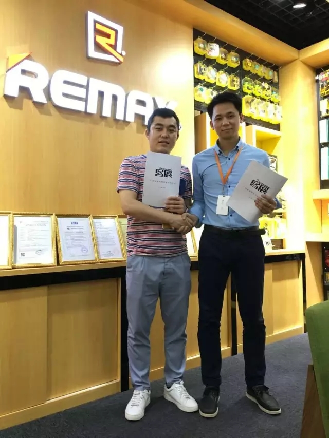 客展GuestShow與REMAX睿豐正式達(dá)成戰(zhàn)略合作關(guān)系，共推“互聯(lián)網(wǎng)+手機(jī)配件”行業(yè)新生態(tài)。 title=